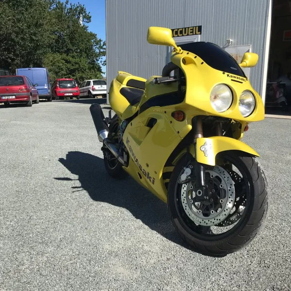 Réalisation de peinture de moto par RC Peinture, peintre carrossier à Aizenay